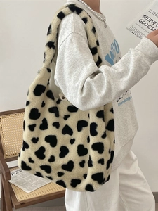 Furry heart print tote bag in cream white, spacious plush shoulder bag for autumn and winter