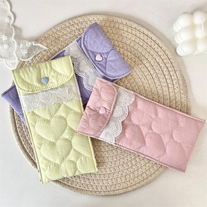 Gesteppte Brillentaschen mit Herzmuster in Lila, Grün und Rosa für Damen
