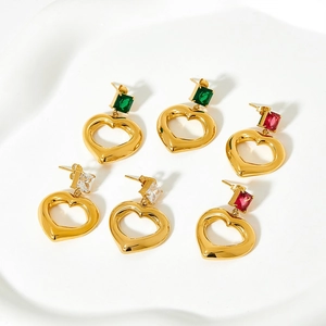 Élégantes boucles d'oreilles cœur évidé en or avec pierres en zircon pour femmes