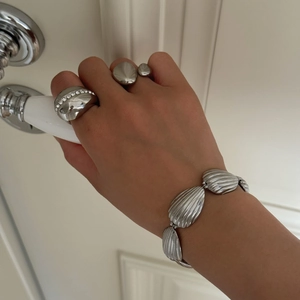 Silver jewelry set with shell link bracelet and diamond paved ring for women