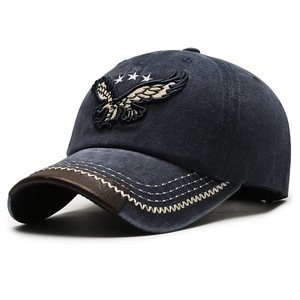 Vintage Denim Baseballkappe mit Adler-Stickerei und brauner Lederkrempe als Detail