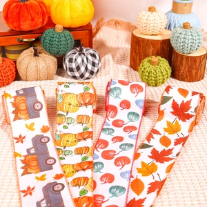 Rubans décoratifs d'automne avec citrouilles et feuilles d'érable pour cadeaux de Thanksgiving