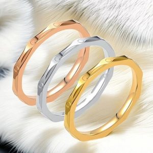 Detailed view of geometric rhombus engraved rings in gold, rose gold and silver finishes