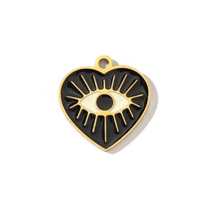 Detail eines herzförmigen Anhängers aus schwarzer Emaille mit goldenem Auge-Design