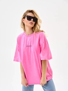 Vintage gewaschenes rosarotes T-Shirt mit Sonnenschein-Grafikdruck auf Baumwolle