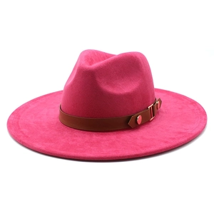 Chapeau Fedora rose pêche à large bord avec bandeau en cuir brun et boucle dorée