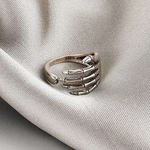 Retro dark style skull hand ring in S925 sterling silver with detailed bone textures