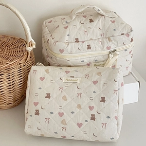 Set di borse da trucco trapuntate con motivo orsetto e pratica borsa con manico inclusa
