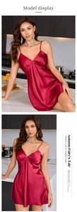 Détail d'une nuisette en satin rouge avec col en V et fines bretelles dans une cuisine