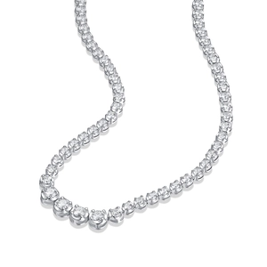 Detail of s925 silver tennis necklace featuring gradient round cut moissanite stones