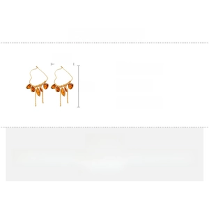 Detail view of 18K gold-plated crystal heart tassel earring with dimensions 6x3.5cm