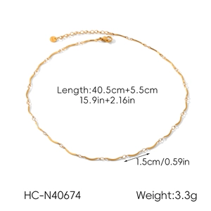 Détails techniques du collier en acier inoxydable doré avec mesure de 40,5 cm et 5,5 cm