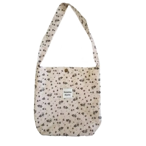 Vintage floral canvas tote bag in beige pink with Sozakka studio label and shoulder strap