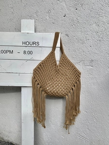 Borsa a tracolla con frange tessuta a mano boho, borsa all'uncinetto per vacanze al mare.