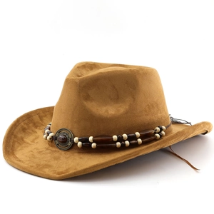 Chapeau de cowboy classique en daim marron avec ruban perlé et accent métallique de profil