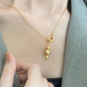 Minimalist 925 silver beaded necklace with gradient gold beads on model neck