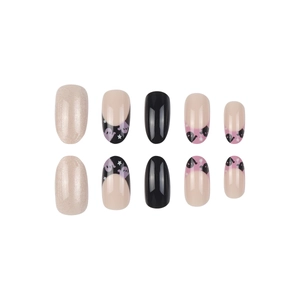 Faux ongles Halloween fantôme avec étoiles et design French manucure sur fond blanc