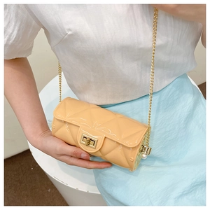 Fashionable quilted cylinder jelly bag in beige with gold chain and turn-lock closure