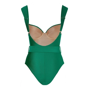Detail van het diepgroene badpak uit één stuk met een lage U-rug en tailleriem detail