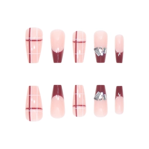 Faux ongles French manucure à carreaux avec strass rouges de forme ballerine