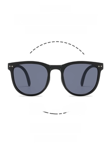 Gros plan de lunettes de soleil noires pour enfants avec monture légère et flexible