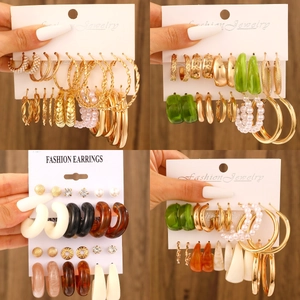 Retro geometric resin C-shaped earring set with gold finish and pearl accents