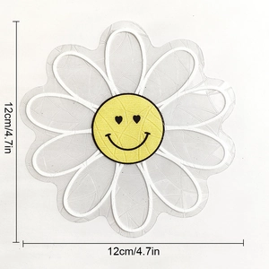 Detail view of flower-shaped suncatcher decal with size measurement 12cm or 4.7in