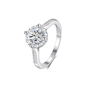 Anello a corona in argento S925 con moissanite da 1 carato su sfondo bianco puro