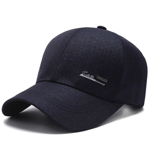Casquette de baseball bleu foncé pour homme avec broderie sur fond blanc