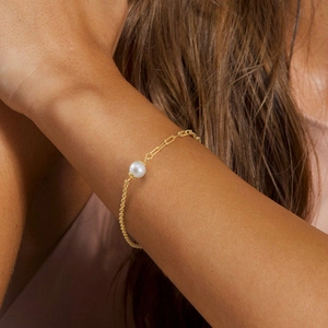 Elegant gold-plated S925 silver bracelet featuring natural freshwater pearls for women