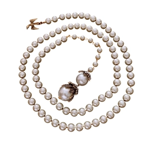Collana di perle vintage francese con chiusura a uccello e pendenti in perle barocche