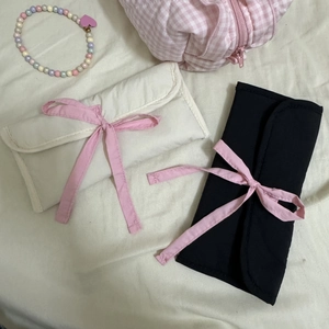 Trousse à crayons style ballet avec nœuds en ruban en tissu crème et noir