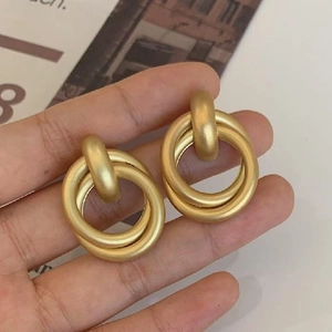 Matte Gold Interlocking Circle Earrings Geometric Textured Metal Jewelry For Women With Steel Earring Post