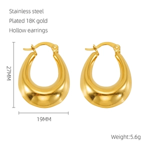 Detail von 18K vergoldeten hohlen Tropfenohrringen mit Maßen von 27mm mal 19mm