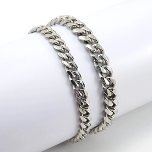 Bracelet pour homme en acier titane poli style cubain avec finition argentée classique