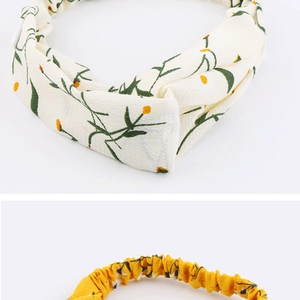 Detailed macro view showing the cross-knot and elastic band of daisy chiffon headband