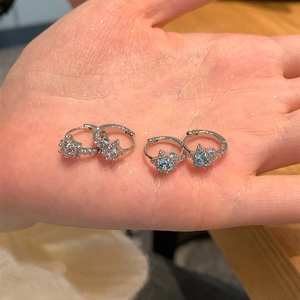 Boucles d'oreilles créoles étoiles en argent avec zircons bleus et blancs en lot