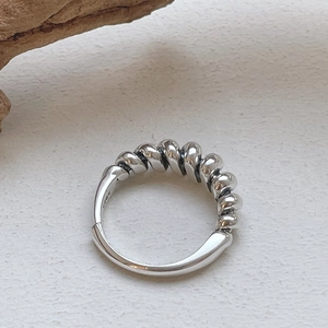 Vintage 925 sterling silver knot ring with twisted rope and bead design details