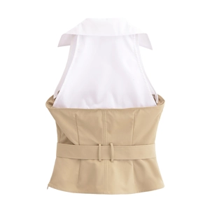 Top dos nu beige chic avec ceinture à la taille et design à col blanc