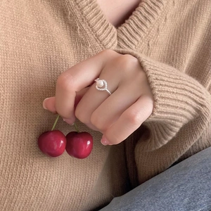 925 silver ring featuring a heart-shaped frame with white pearl and micro-pave zircons