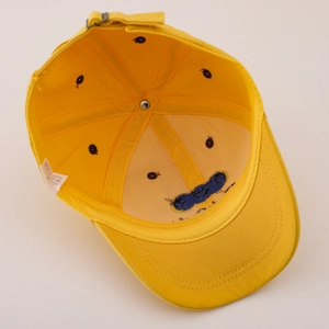 Gelbe Kinder Baseballkappe aus Baumwolle mit Innennähten, Luftlöchern und Metallknopf