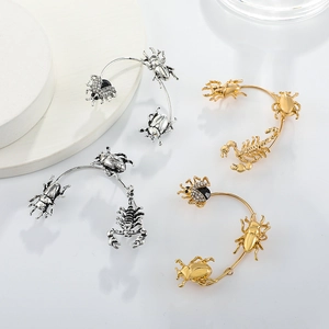Auffällige Insekten-Ohrklemmen in Gold und Silber mit Strasssteinen und Käfermotiven
