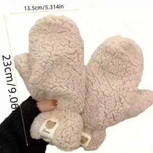 Winter plush bear patch gloves in light pink lamb wool with size measurement detail