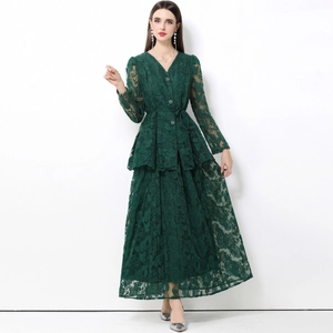 Dunkelgrünes französisches Spitzenkleid mit Laternenärmeln und eleganter Schnürung