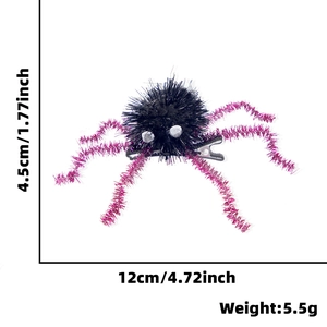 Detail view of the plush Halloween spider hair clip with size dimensions and weight info