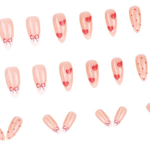 Almond Press-on-Nägel mit roten Schleifen, Herzen und Punkten auf Nude-Rosa