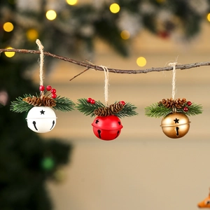 Lot de cloches de Noël en métal avec pommes de pin et baies en rouge blanc et or