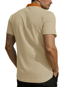 Vue arrière d'une chemise à manches courtes en maille gaufrée kaki avec col orange contrasté