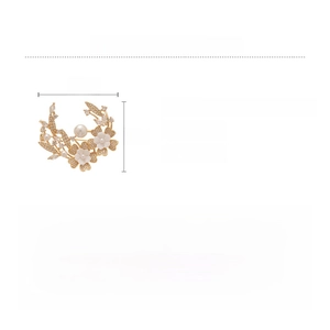 Detail view of 18k gold plated flower brooch with zircons and pearls showing 4.5x4cm size