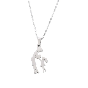 Collier avec pendentif mère et enfant en acier inoxydable poli sur fond blanc